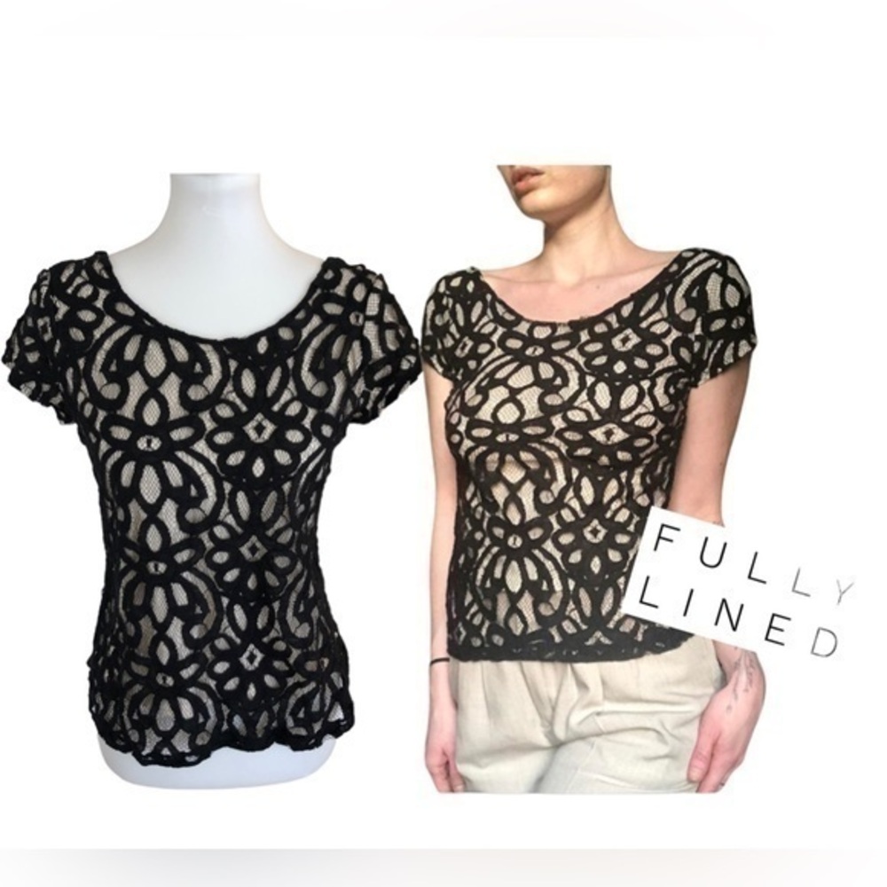 Banana Republic short sleeve lace top fully lined